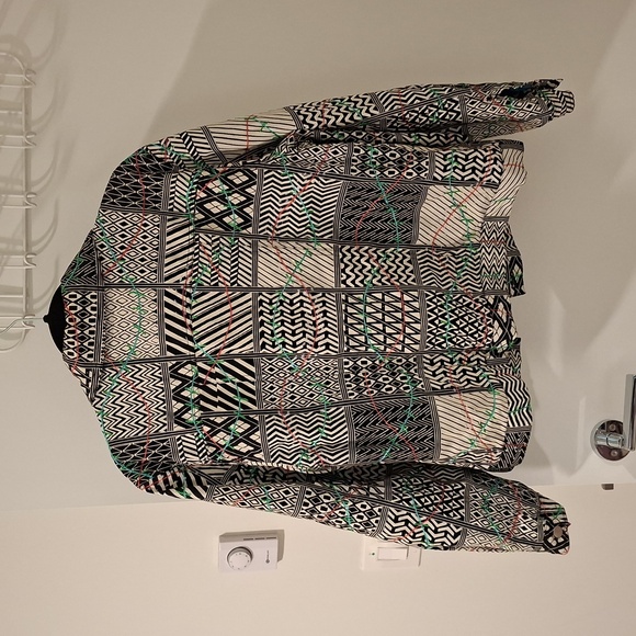 Attitude Women's Graphic/Monochrome Embroidered Patterned Jacket (Size L) - Picture 3 of 10
